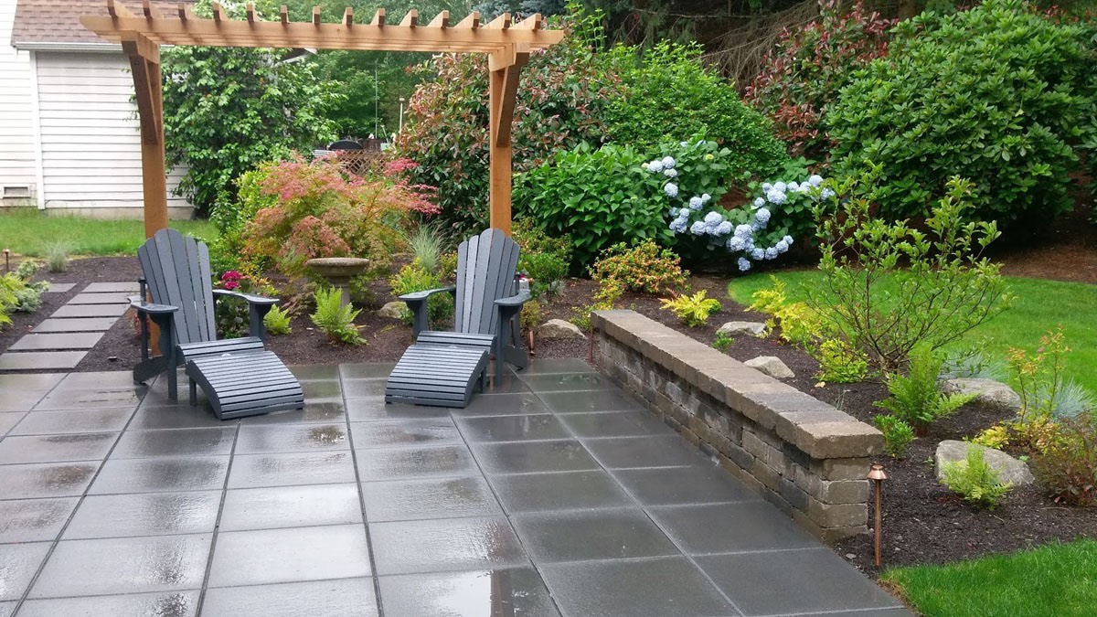 Issaquah Landscaping – Extending your indoor living outdoors.